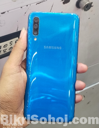 Samsung a50  4-128,